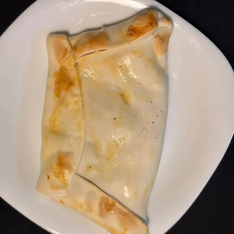Empanada de pino recién horneada