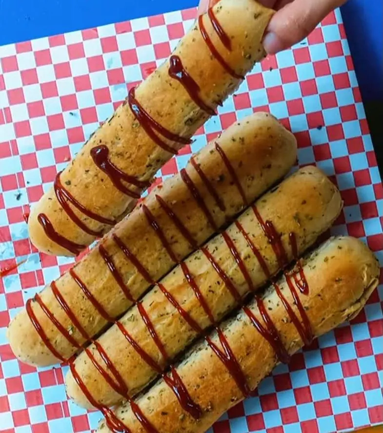 Palitos de ajo con salsa